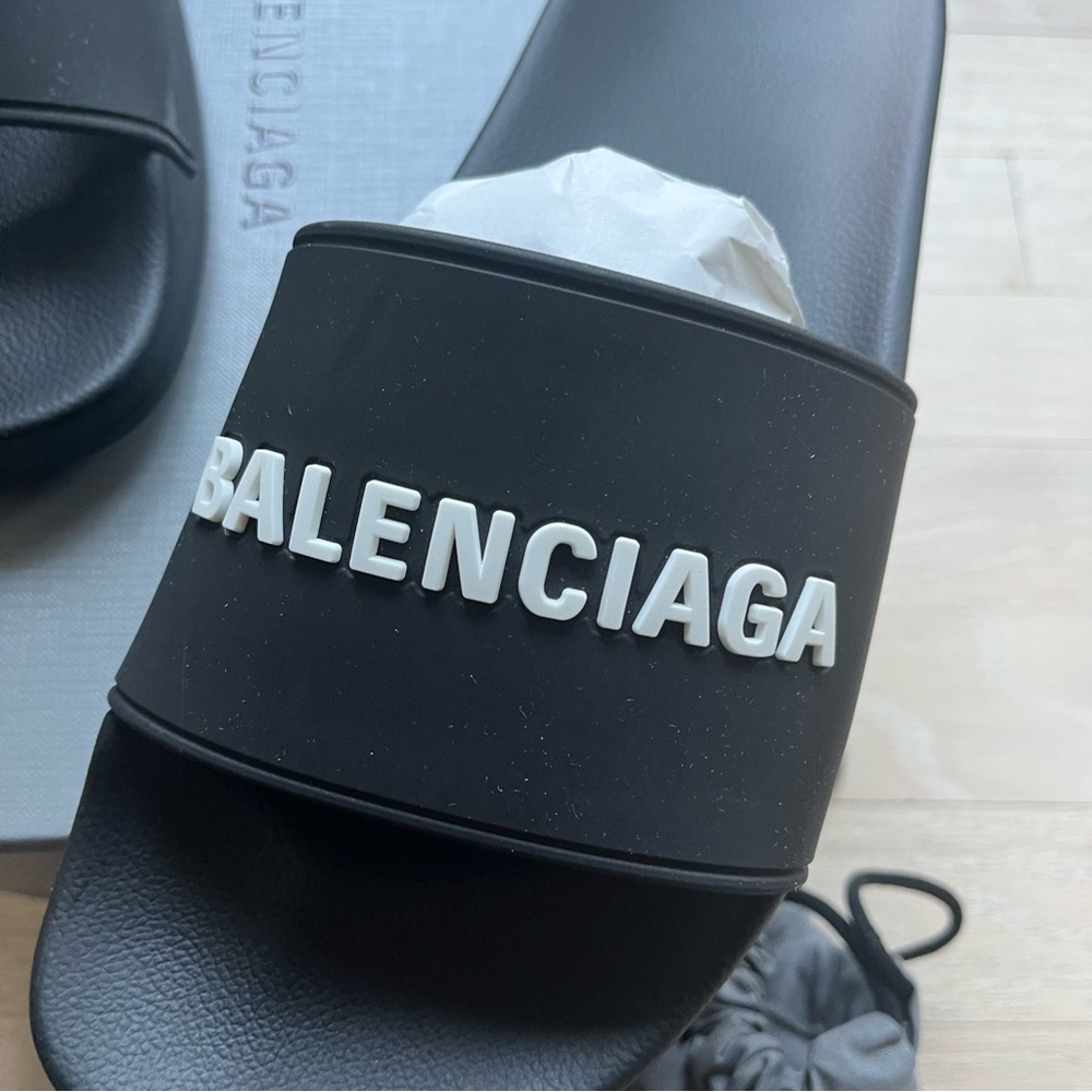 Balenciaga Logo Slides in Black - Picture 5 of 7